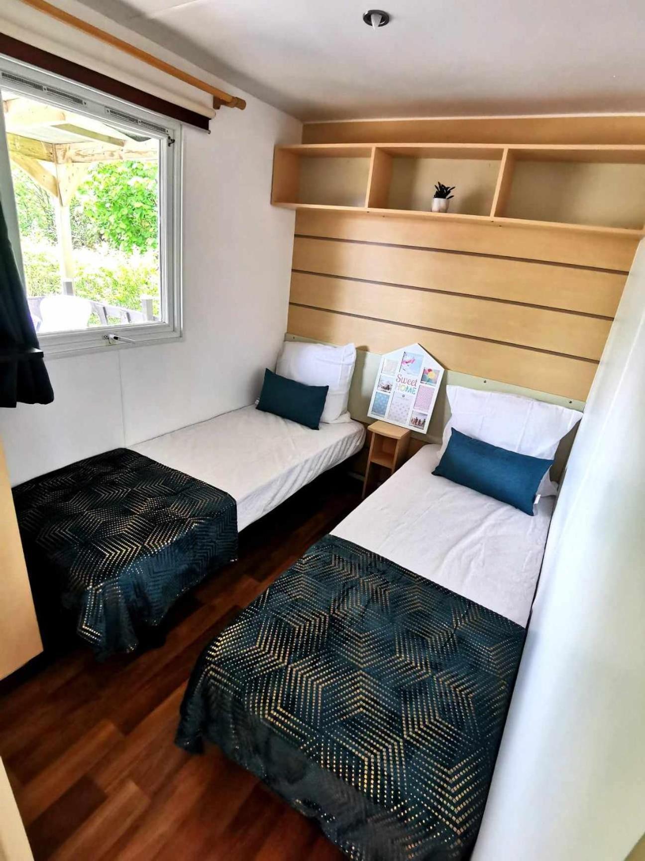 Hotel A Deux Pas Du Lac Ardres Esterno foto